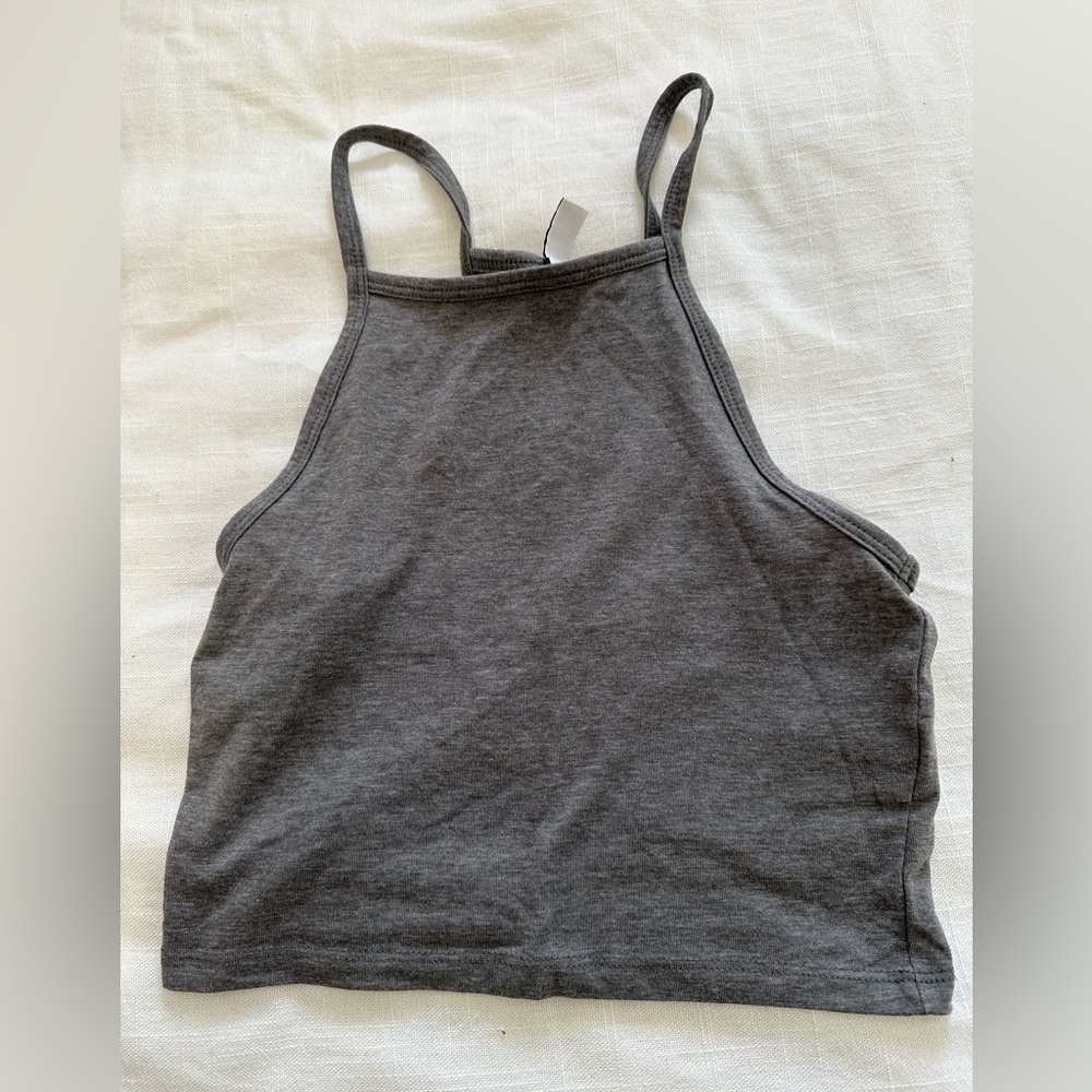 2 basic crop tops - Picture 2 of 4